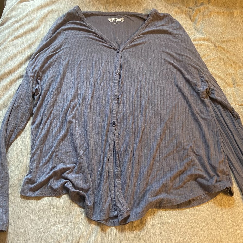 Flowy long sleeve shirt with buttons